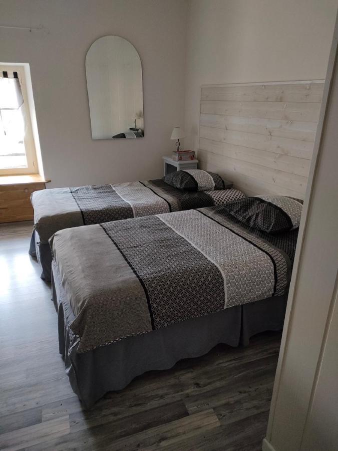 Hotel Les Remparts Nozeroy Екстериор снимка